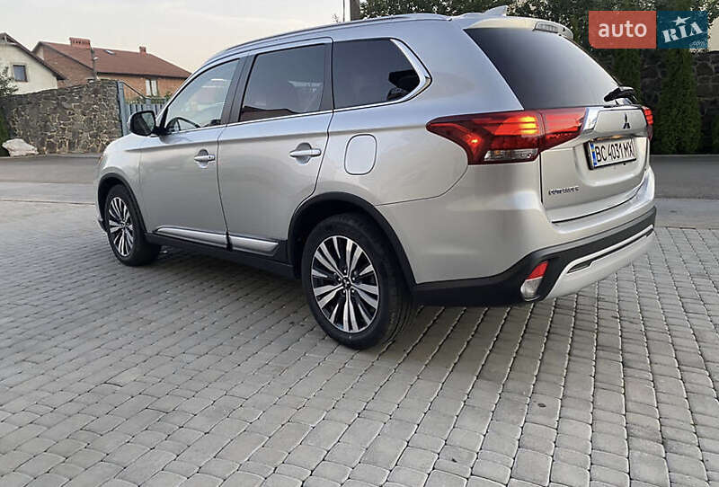 Внедорожник / Кроссовер Mitsubishi Outlander 2020 в Тернополе