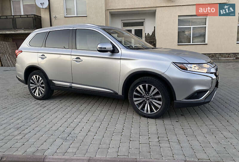 Внедорожник / Кроссовер Mitsubishi Outlander 2020 в Тернополе