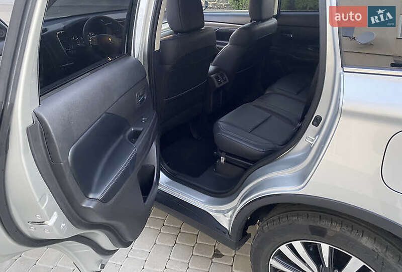 Внедорожник / Кроссовер Mitsubishi Outlander 2020 в Тернополе
