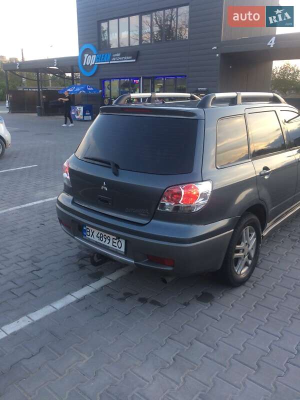 Внедорожник / Кроссовер Mitsubishi Outlander 2004 в Хмельницком