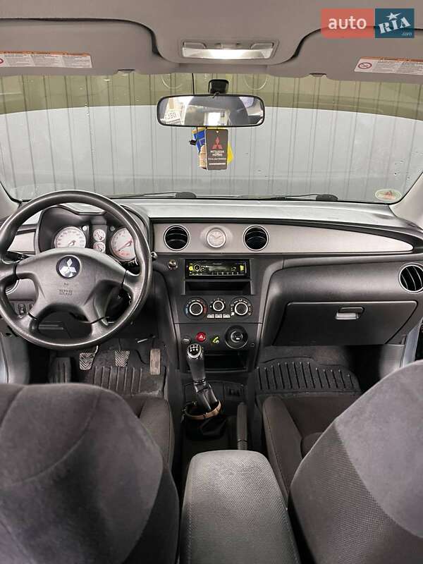 Внедорожник / Кроссовер Mitsubishi Outlander 2004 в Хмельницком