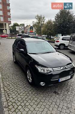 Внедорожник / Кроссовер Mitsubishi Outlander 2013 в 