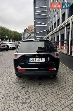 Внедорожник / Кроссовер Mitsubishi Outlander 2013 в 