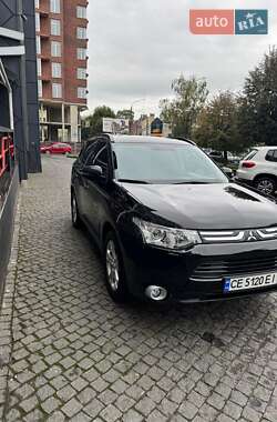 Внедорожник / Кроссовер Mitsubishi Outlander 2013 в 