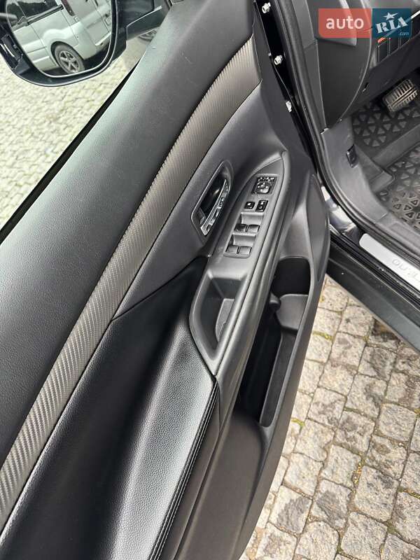 Позашляховик / Кросовер Mitsubishi Outlander 2013 в Чернівцях