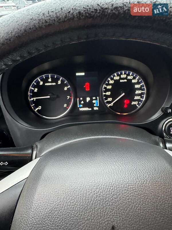 Позашляховик / Кросовер Mitsubishi Outlander 2013 в Чернівцях