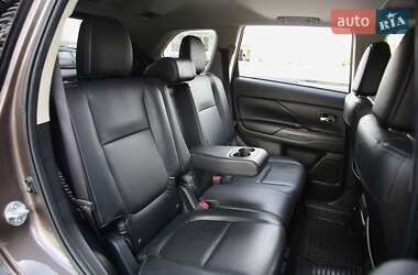 Внедорожник / Кроссовер Mitsubishi Outlander 2015 в 