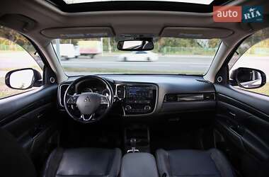 Внедорожник / Кроссовер Mitsubishi Outlander 2015 в 