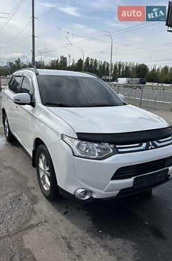 Позашляховик / Кросовер Mitsubishi Outlander 2013 в Києві