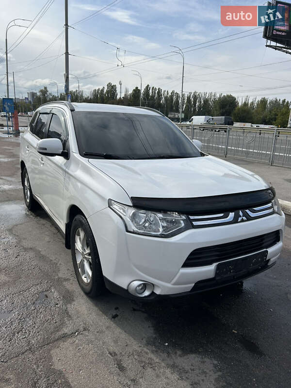 Mitsubishi Outlander 2013