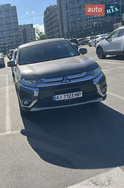 Позашляховик / Кросовер Mitsubishi Outlander 2016 в Києві