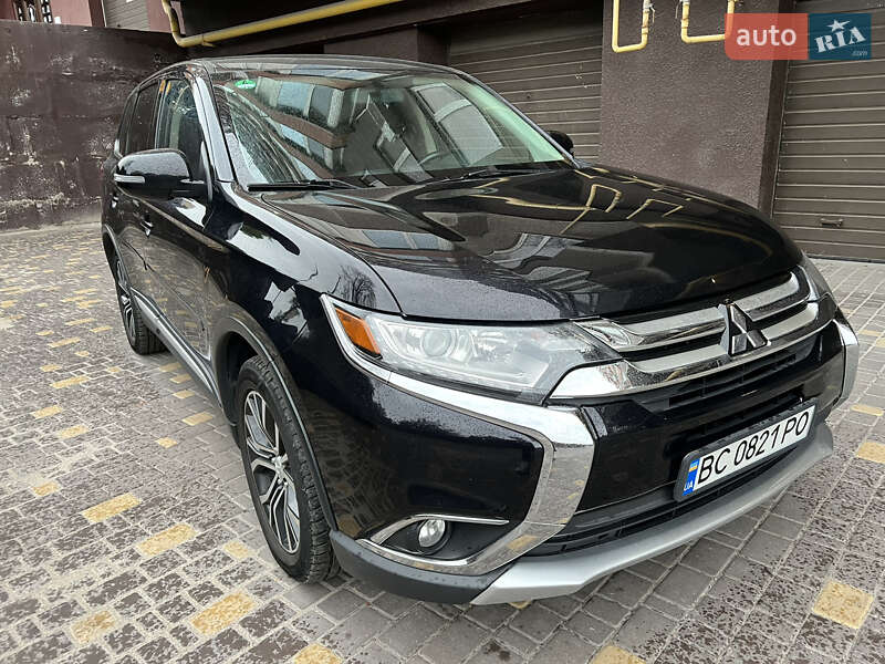 Внедорожник / Кроссовер Mitsubishi Outlander 2015 в 