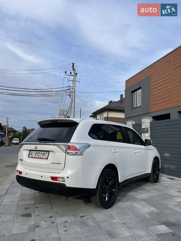 Внедорожник / Кроссовер Mitsubishi Outlander 2014 в Софиевской Борщаговке