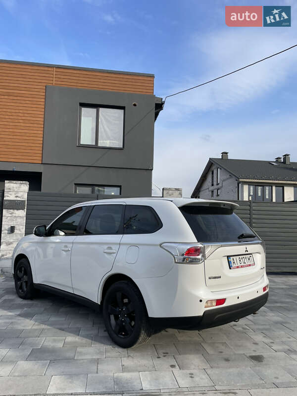 Внедорожник / Кроссовер Mitsubishi Outlander 2014 в Софиевской Борщаговке