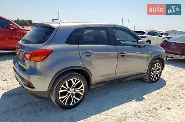 Внедорожник / Кроссовер Mitsubishi Outlander 2018 в 