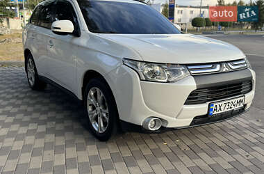 Внедорожник / Кроссовер Mitsubishi Outlander 2013 в 