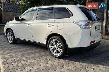 Внедорожник / Кроссовер Mitsubishi Outlander 2013 в 
