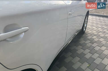 Внедорожник / Кроссовер Mitsubishi Outlander 2013 в 