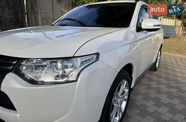 Внедорожник / Кроссовер Mitsubishi Outlander 2013 в 