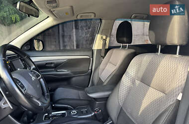 Внедорожник / Кроссовер Mitsubishi Outlander 2013 в 