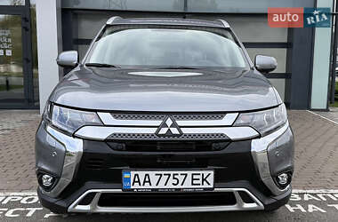 Внедорожник / Кроссовер Mitsubishi Outlander 2021 в 