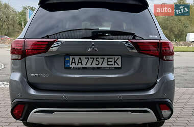 Внедорожник / Кроссовер Mitsubishi Outlander 2021 в 