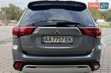 Внедорожник / Кроссовер Mitsubishi Outlander 2021 в 