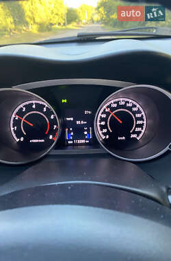 Внедорожник / Кроссовер Mitsubishi Outlander 2012 в 