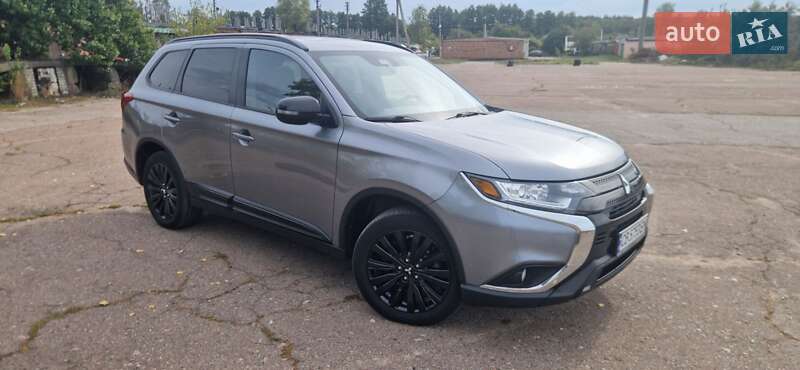 Внедорожник / Кроссовер Mitsubishi Outlander 2020 в Чернигове