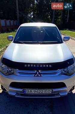 Позашляховик / Кросовер Mitsubishi Outlander 2015 в 