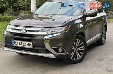 Внедорожник / Кроссовер Mitsubishi Outlander 2018 в 