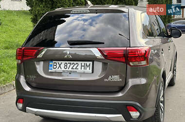 Внедорожник / Кроссовер Mitsubishi Outlander 2018 в 