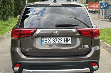 Внедорожник / Кроссовер Mitsubishi Outlander 2018 в 