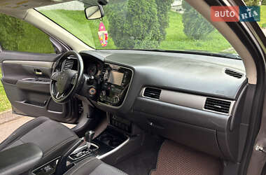 Внедорожник / Кроссовер Mitsubishi Outlander 2018 в 