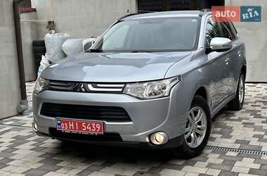 Внедорожник / Кроссовер Mitsubishi Outlander 2012 в 