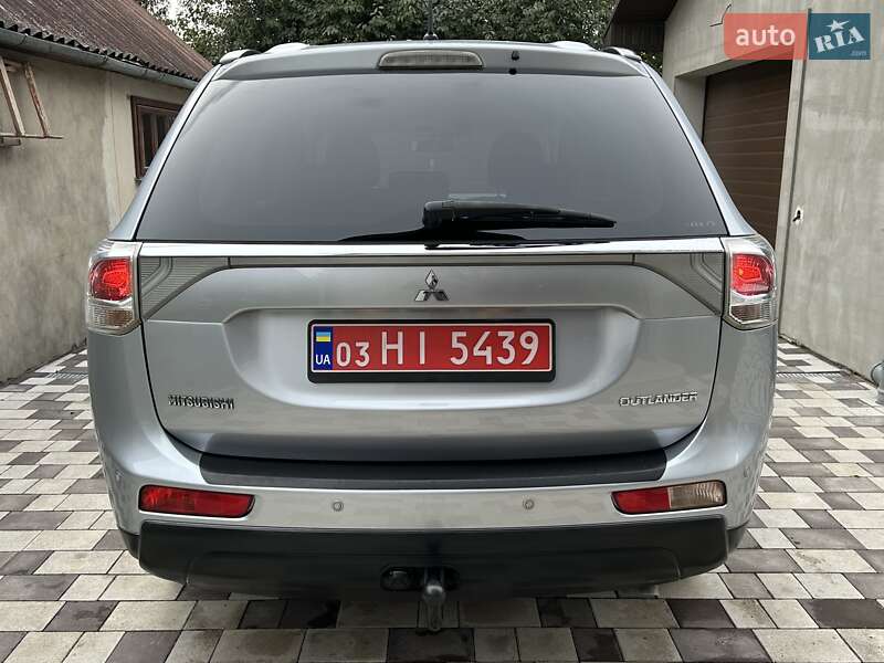 Внедорожник / Кроссовер Mitsubishi Outlander 2012 в Ровно