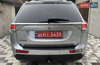 Внедорожник / Кроссовер Mitsubishi Outlander 2012 в 
