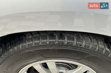 Внедорожник / Кроссовер Mitsubishi Outlander 2012 в 