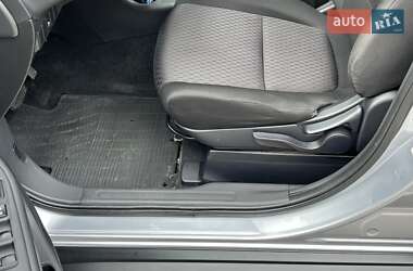 Внедорожник / Кроссовер Mitsubishi Outlander 2012 в 