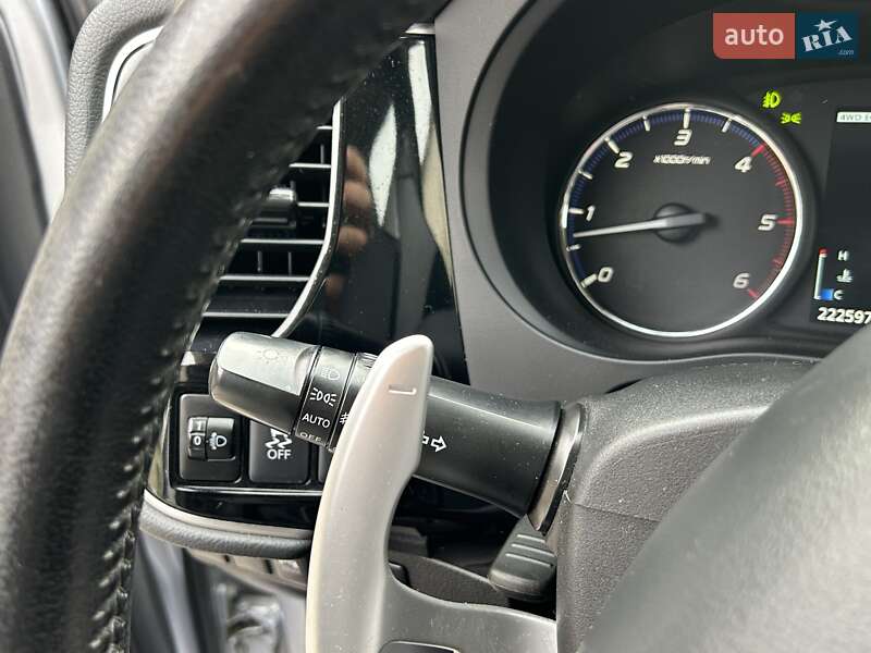 Внедорожник / Кроссовер Mitsubishi Outlander 2012 в Ровно