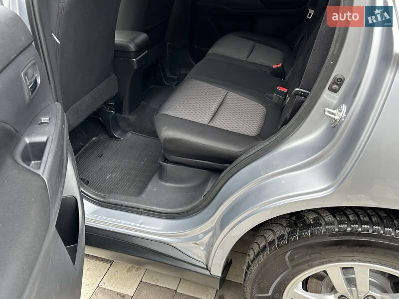 Внедорожник / Кроссовер Mitsubishi Outlander 2012 в Ровно