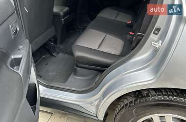 Внедорожник / Кроссовер Mitsubishi Outlander 2012 в 