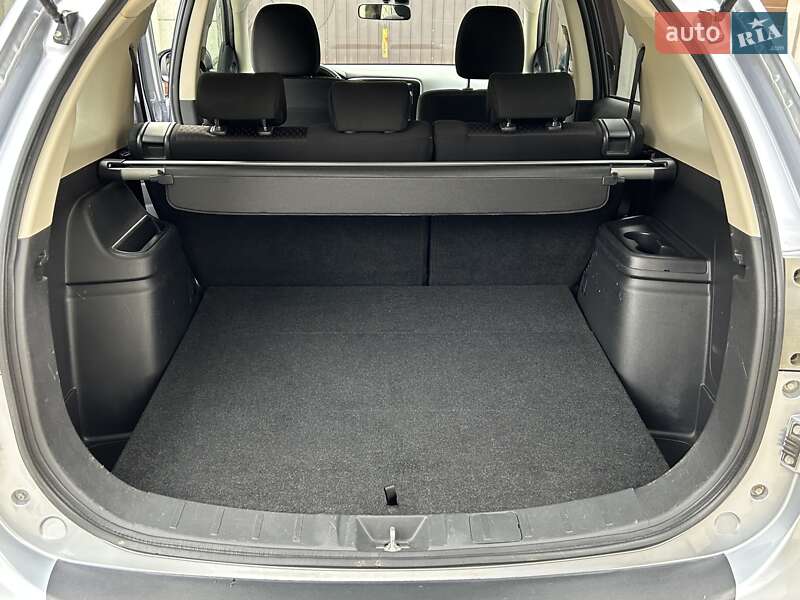 Внедорожник / Кроссовер Mitsubishi Outlander 2012 в Ровно