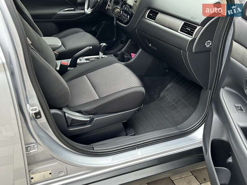 Внедорожник / Кроссовер Mitsubishi Outlander 2012 в Ровно