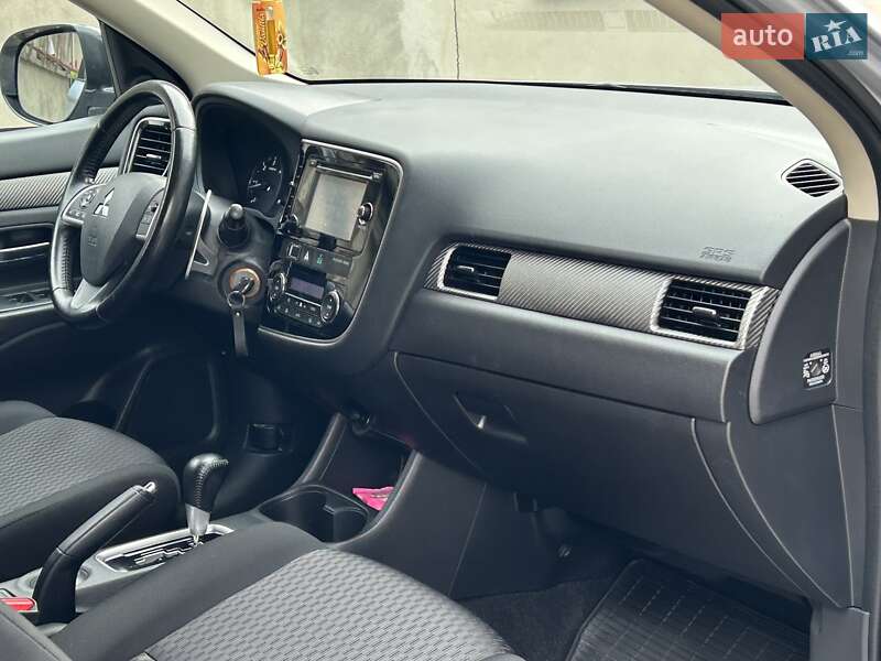 Внедорожник / Кроссовер Mitsubishi Outlander 2012 в Ровно