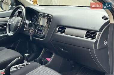 Внедорожник / Кроссовер Mitsubishi Outlander 2012 в 