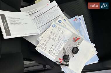 Внедорожник / Кроссовер Mitsubishi Outlander 2012 в 