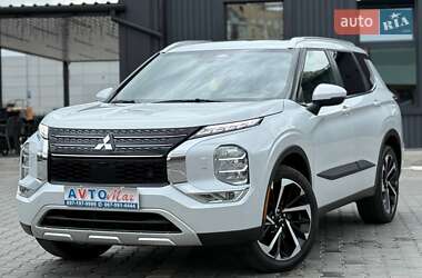 Внедорожник / Кроссовер Mitsubishi Outlander 2022 в 