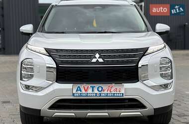 Внедорожник / Кроссовер Mitsubishi Outlander 2022 в 