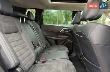 Внедорожник / Кроссовер Mitsubishi Outlander 2022 в 